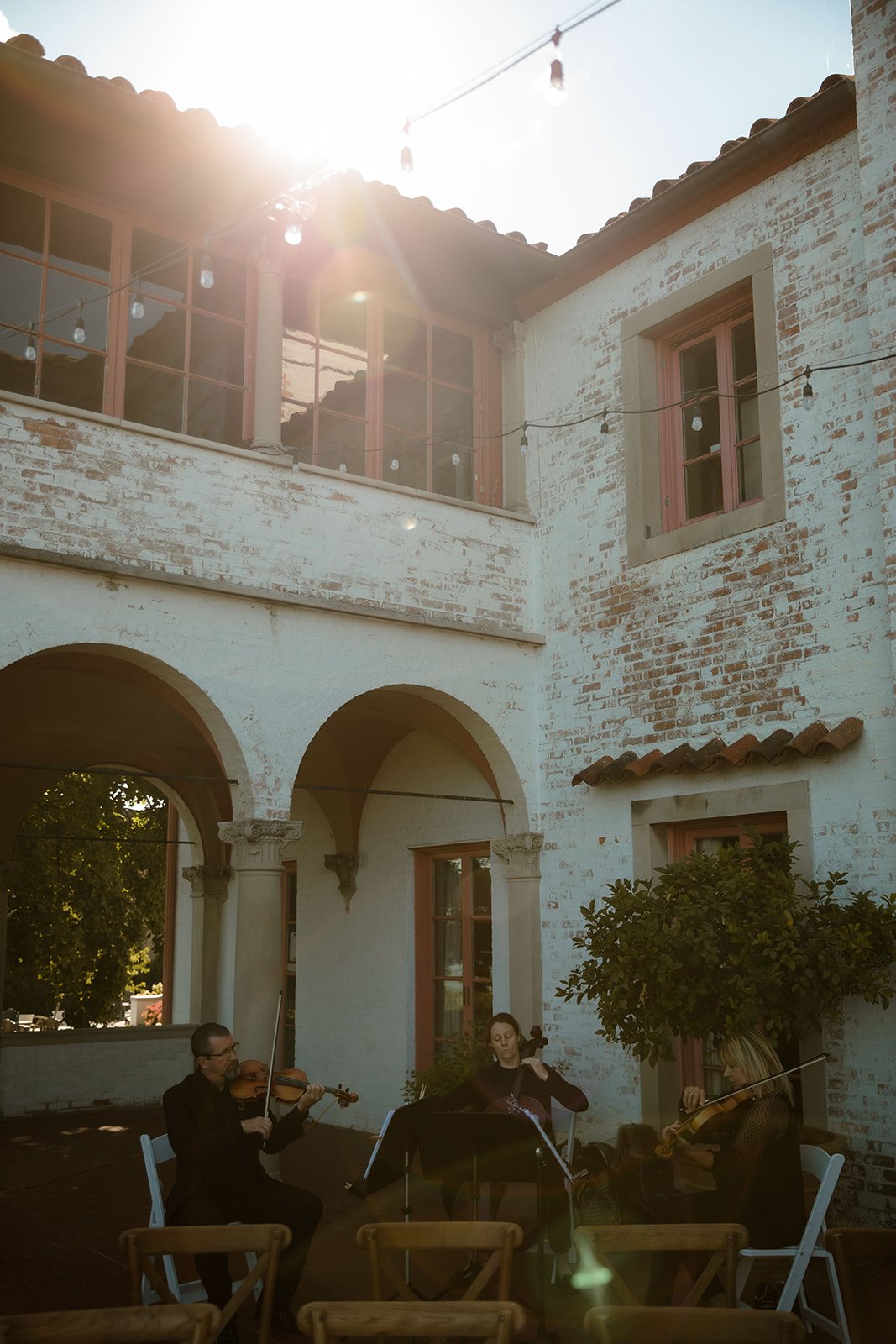 The musicians playing at an incredible outdoor wedding venue in milwaukee