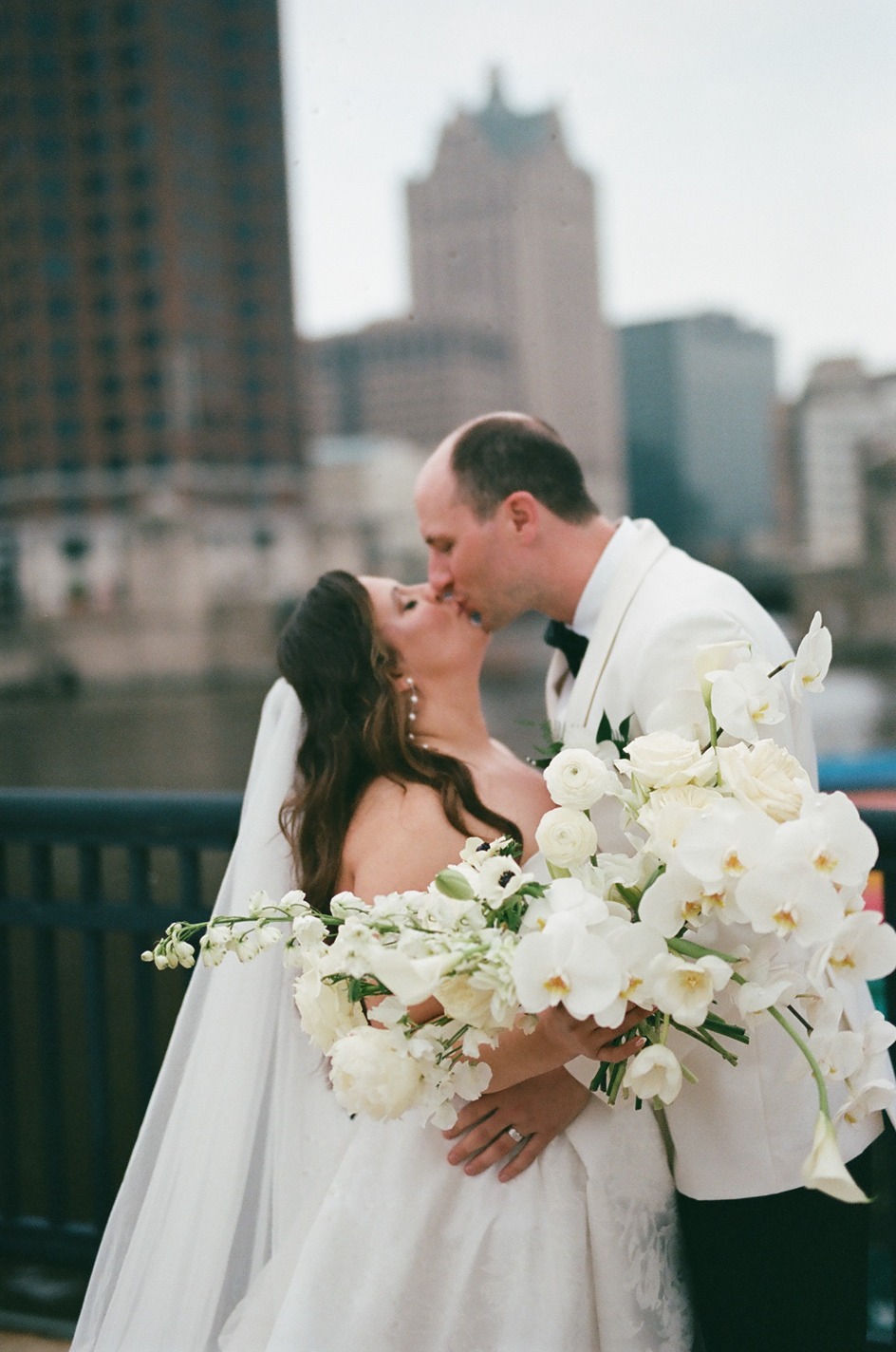 a photo by Valerie Halling a Milwaukee wedding photographers